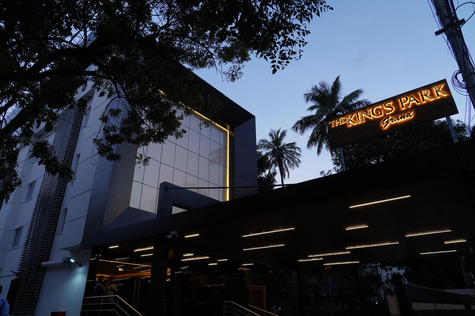 The Kings Park Grand-Near Us Consulate Hotel Madras Buitenkant foto